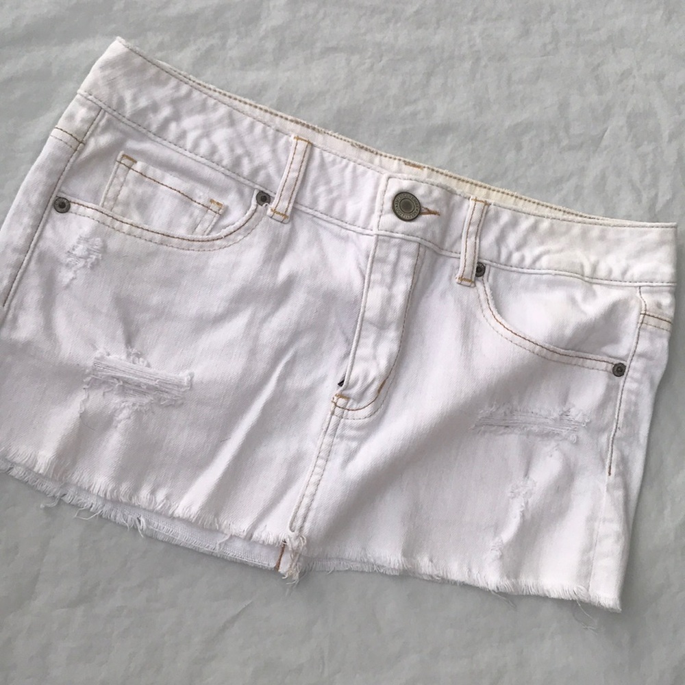 American Eagle White Denim Distressed Skirt Size 6 - Picture 7 of 7